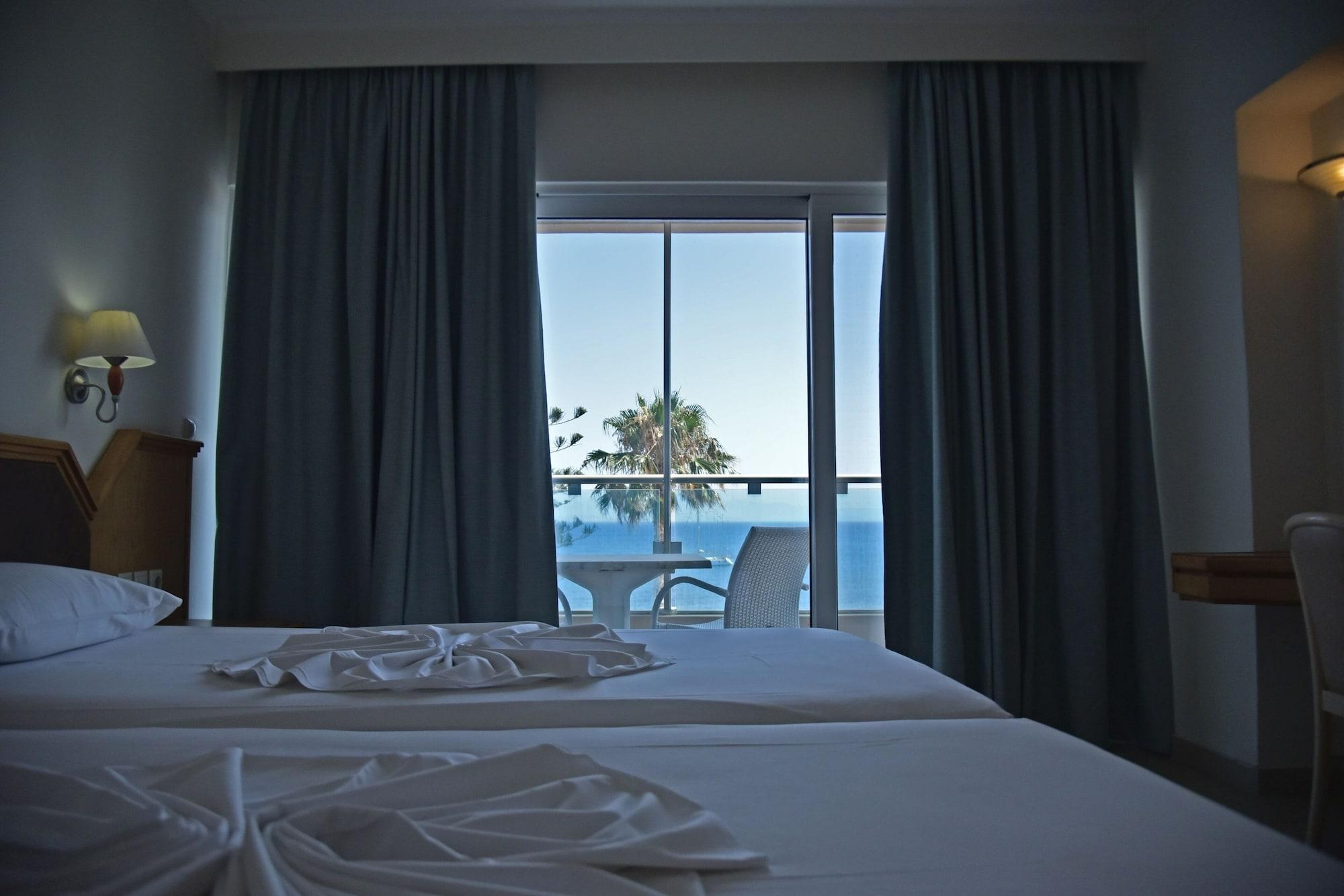 Aparthotel Bristol Sea View 2*