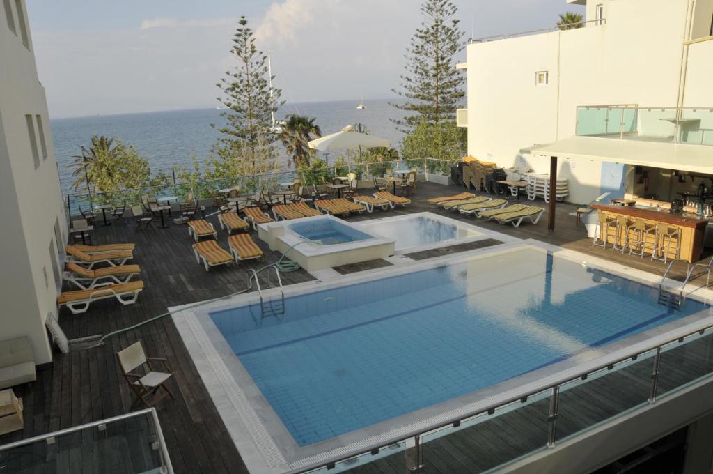 Bristol Sea View Aparthotel 2*
